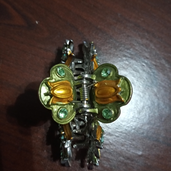 2/$20 NWT Green Rhinestone Hair Claw - Picture 3 of 7